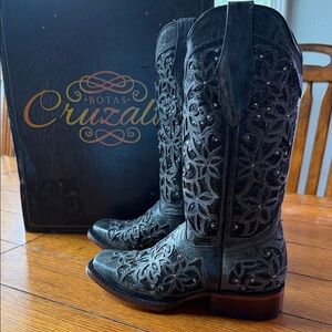 Women's Black Embroidered Cowboy Boots